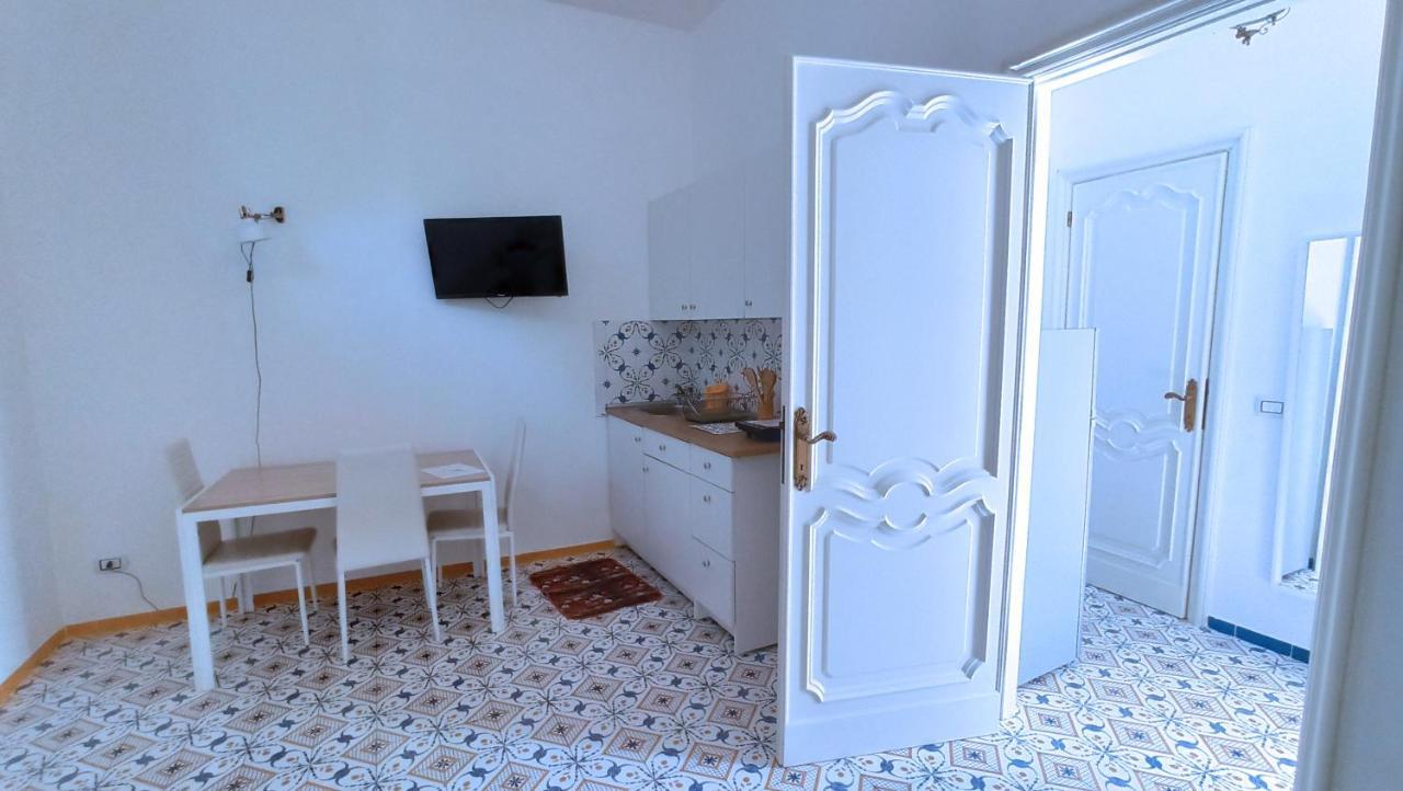 Villa Mary - Apartments Трані Екстер'єр фото