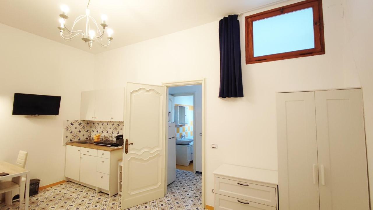 Villa Mary - Apartments Трані Екстер'єр фото